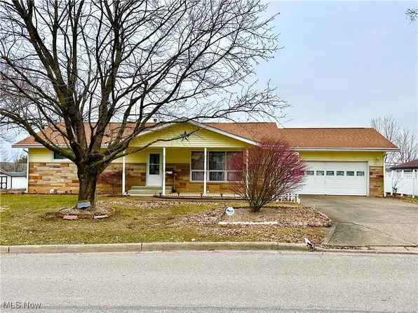 256 W Spruce Ave, Byesville, OH 43723