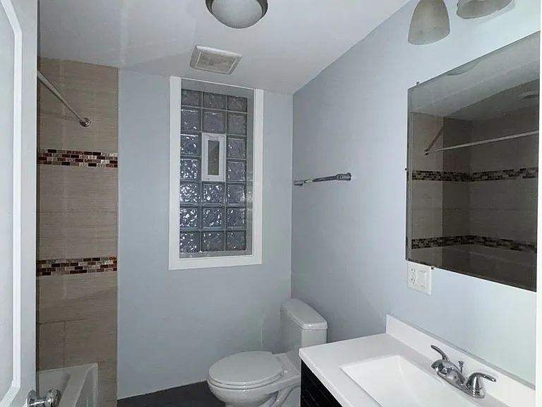 1150 N Keeler Ave #1W — Photo 3