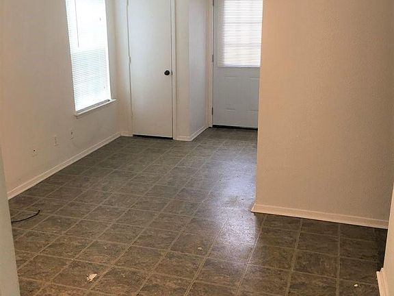 3rd image of 411 N Carroll Blvd