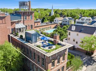 15 Church St #PENTHOUSE 320, Sag Harbor, NY 11963