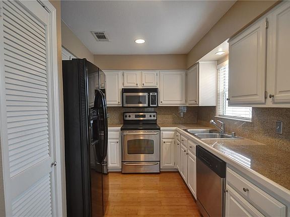5th image of 3311 Blackburn St APT 224