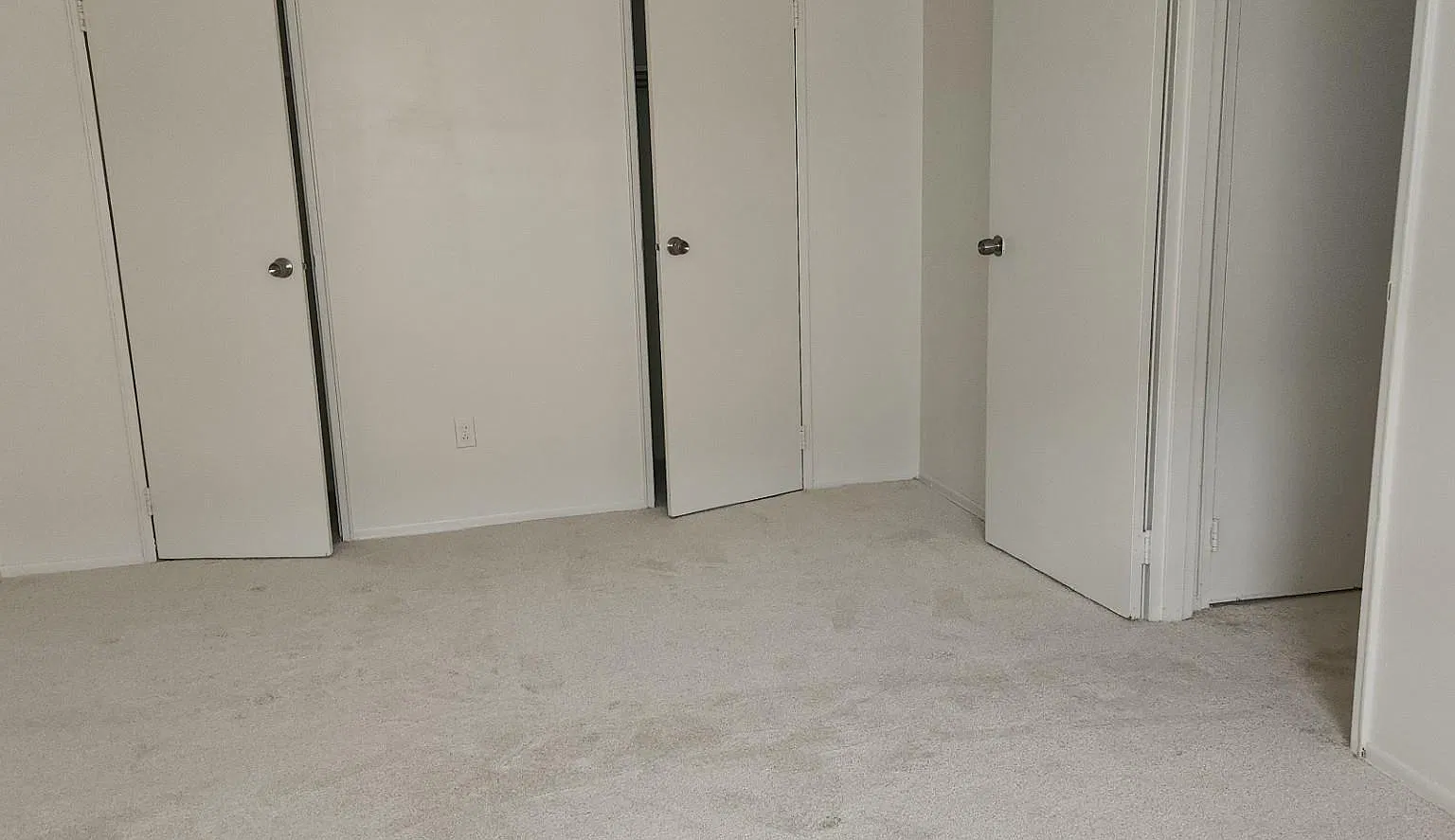 400 N Corona Ave — Photo 3