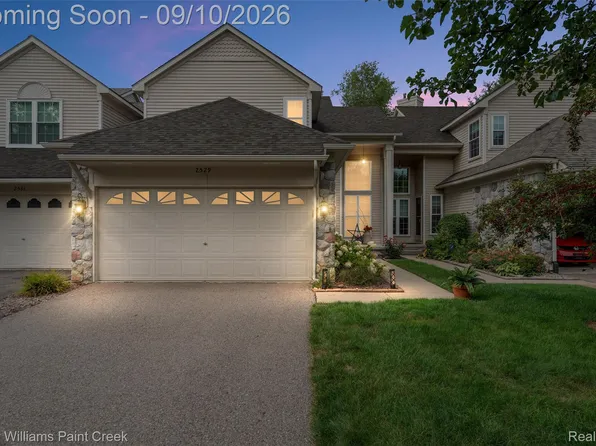 2529 Pine Dr, Wixom, MI 48393