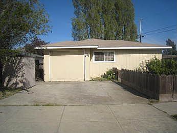 2nd image of 110 Pendegast Ave