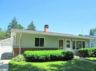 299 Navajo Trl, Buffalo Grove, IL 60089