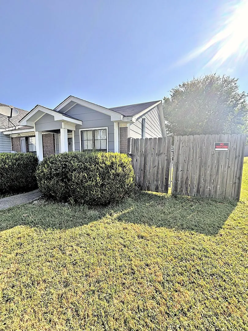 2br / 2ba Condo - Decatur Sw — Photo 2