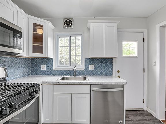 4th image of 23340 Edsel Ford Ct