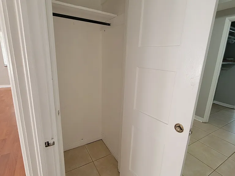 505 12th Ave NE #1 — Photo 17