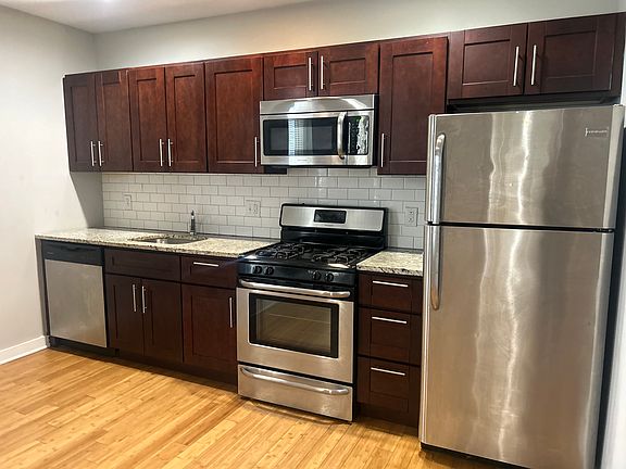 2nd image of 3044 Richmond St #5