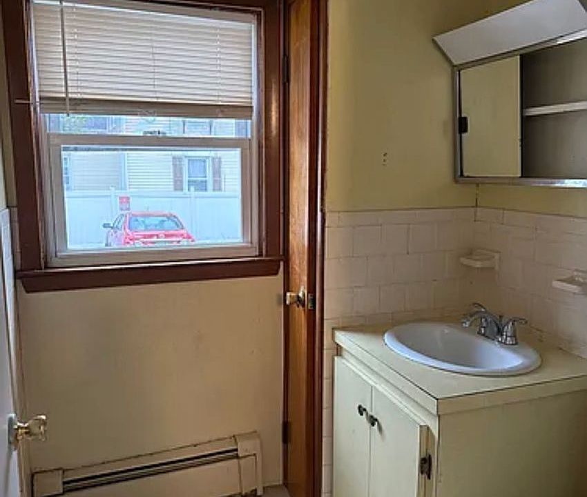 1st image of 185 Cottage St APT 2