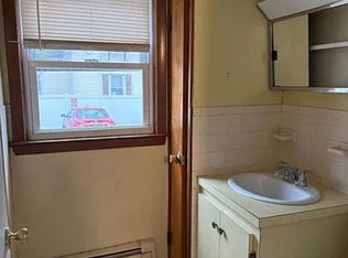 185 Cottage St APT 2, Pawtucket, RI 02860