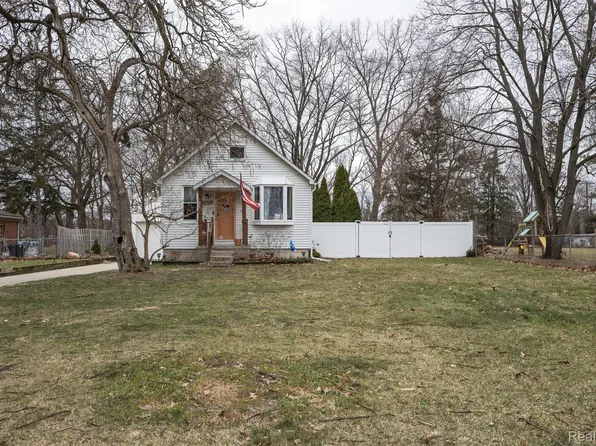 20307 Parkville St, Livonia, MI 48152