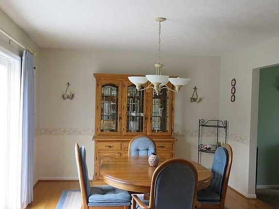 3rd image of 77 Lacey Ln