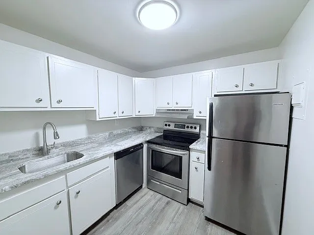 711 Farmington Ave — Photo 21