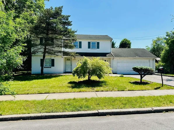590 Jefferson Street, Westbury, NY 11590