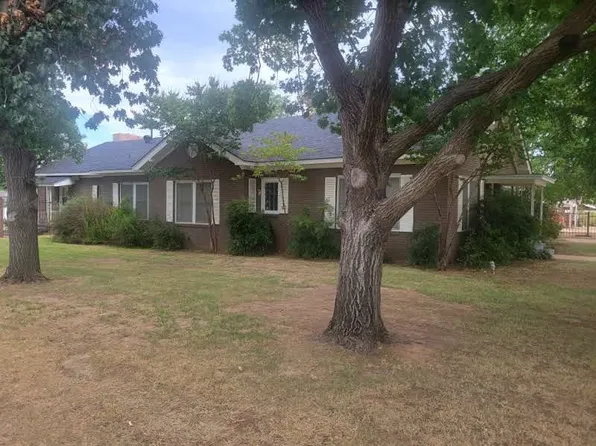 806 Carolina St, Graham, TX 76450