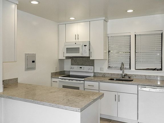 3rd image of 40 Harbor Oak Dr #35