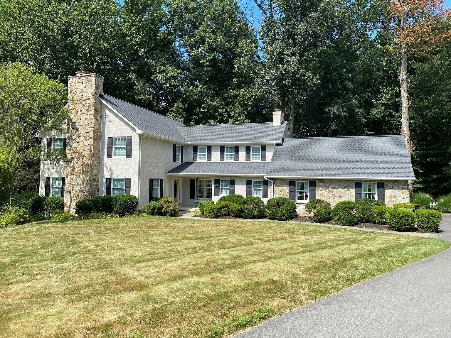 404 Hawthorne Ct E photo 1