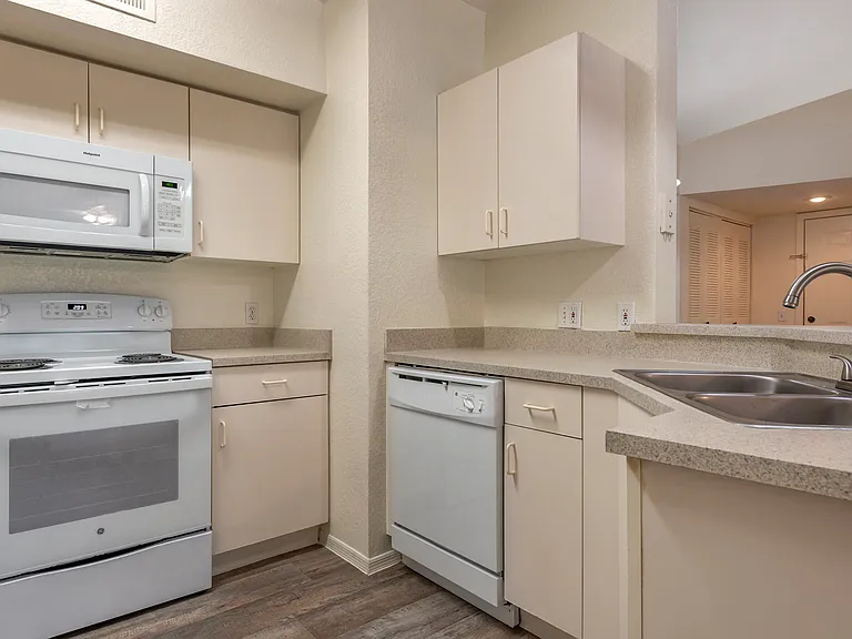 Westbrook Apartments — Photo 18