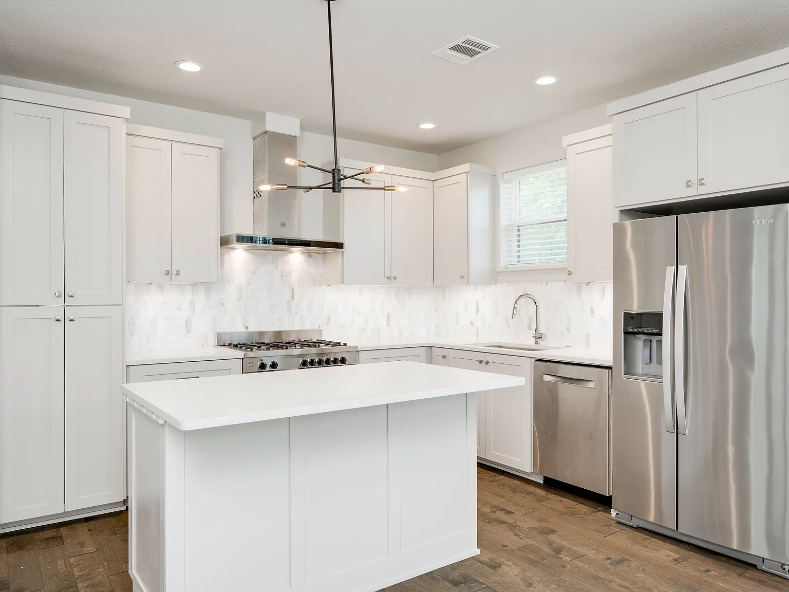 3 bed, 1346 sqft, $3,200 — Photo 2