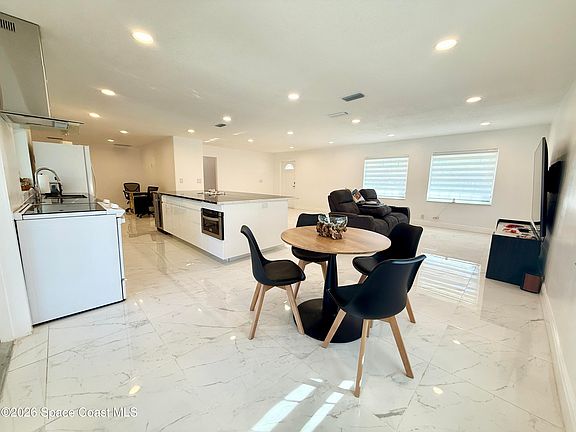 4th image of 306 School Rd