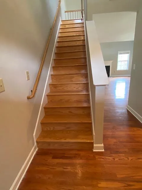 345 Roslyn Ct — Photo 4