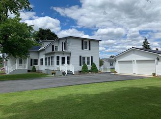 28 Chapman St, Rouses Pt, NY 12979