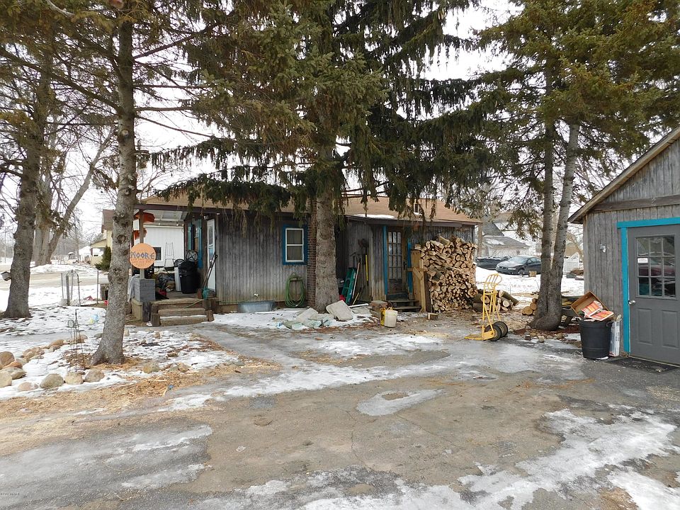 2nd image of 429 Mitchell St