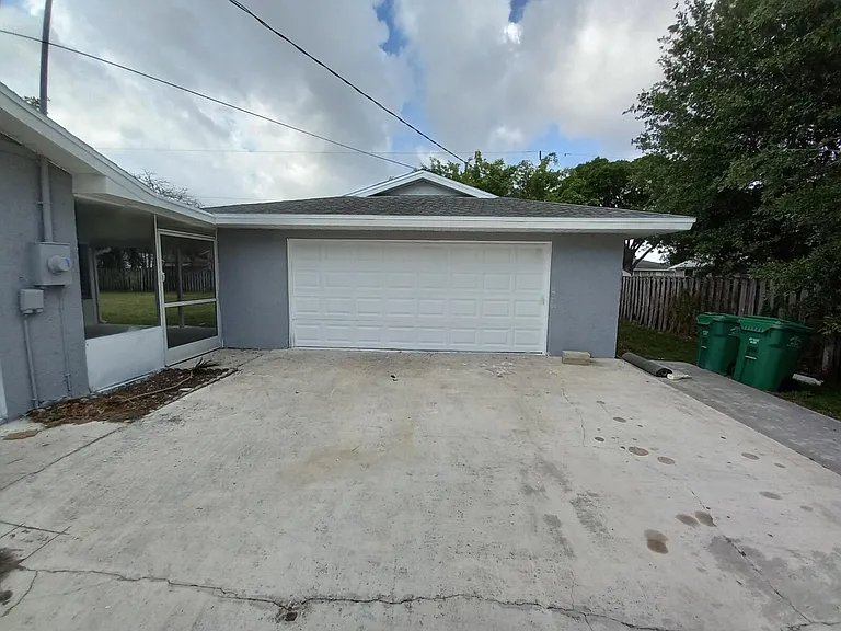 1862 SW Burlington St — Photo 4