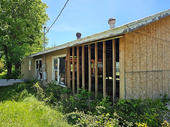 3rd image of 1008 Lackey St