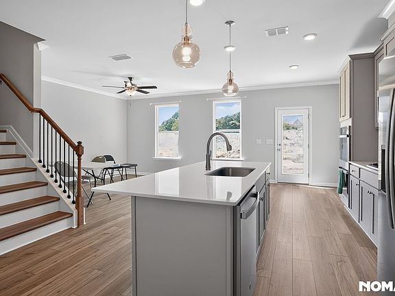 3rd image of 3676 Donovan Cir