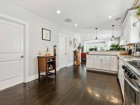 5th image of 4446-4448 Washington St #4448-2