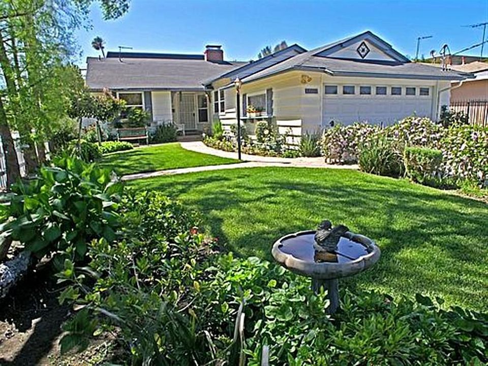 Wonderful curb appeal!