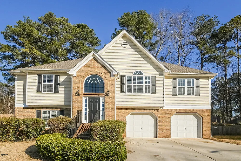 4 bed, 3.0 bath, 2800 sqft, $2,765 — Photo 1