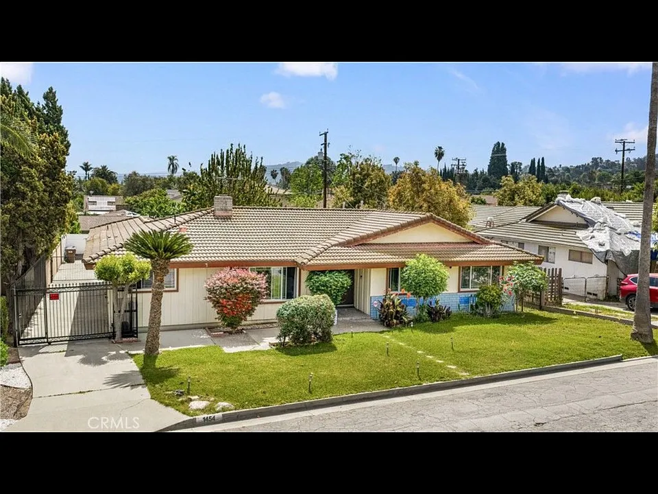 1454 Ameluxen Ave
