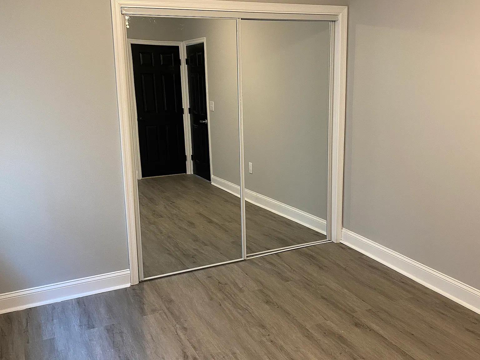 4 bed, 100 sqft, $850 — Photo 3