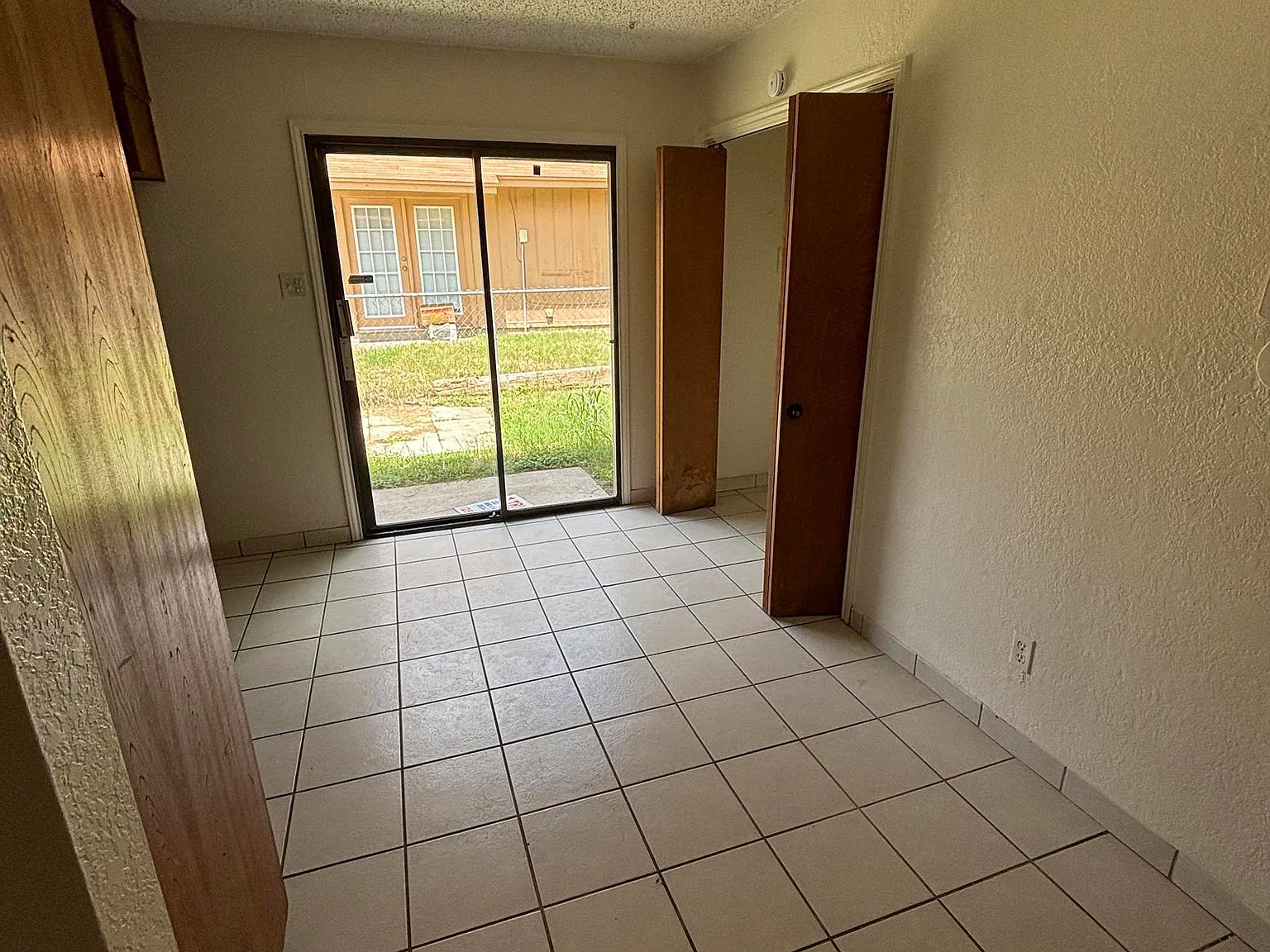 2204 Shoemaker Dr — Photo 3