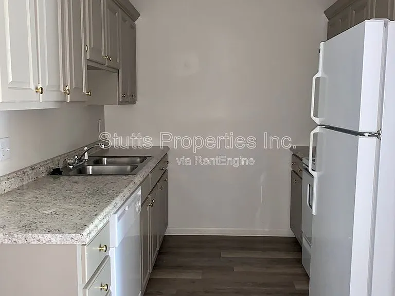 321 W Irvine Ave #F — Photo 3