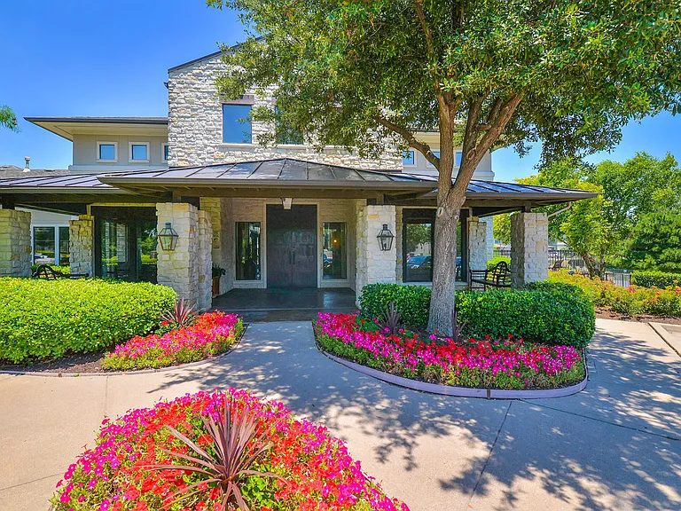 Cypress Lake at Stonebriar Apartments — Photo 36