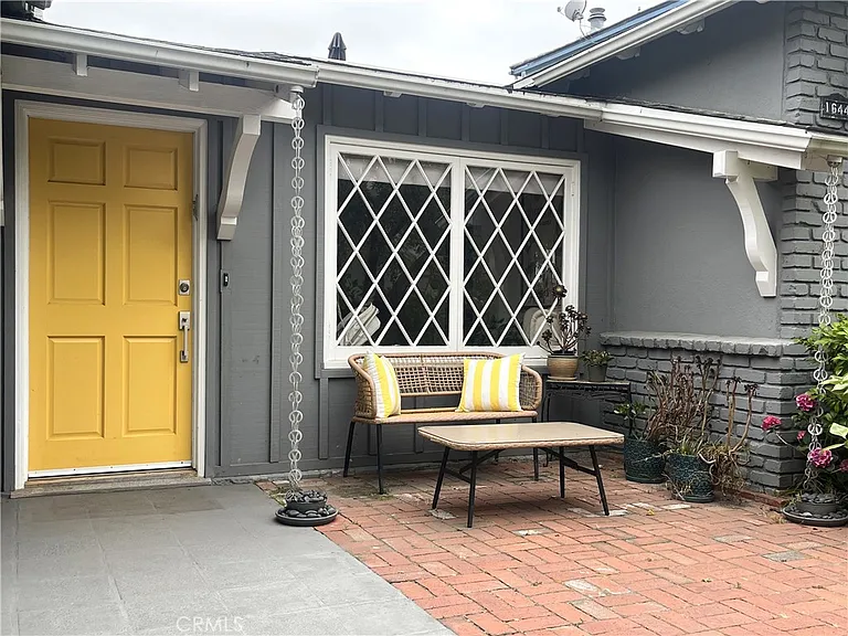 1644 Wellesley Dr — Photo 2