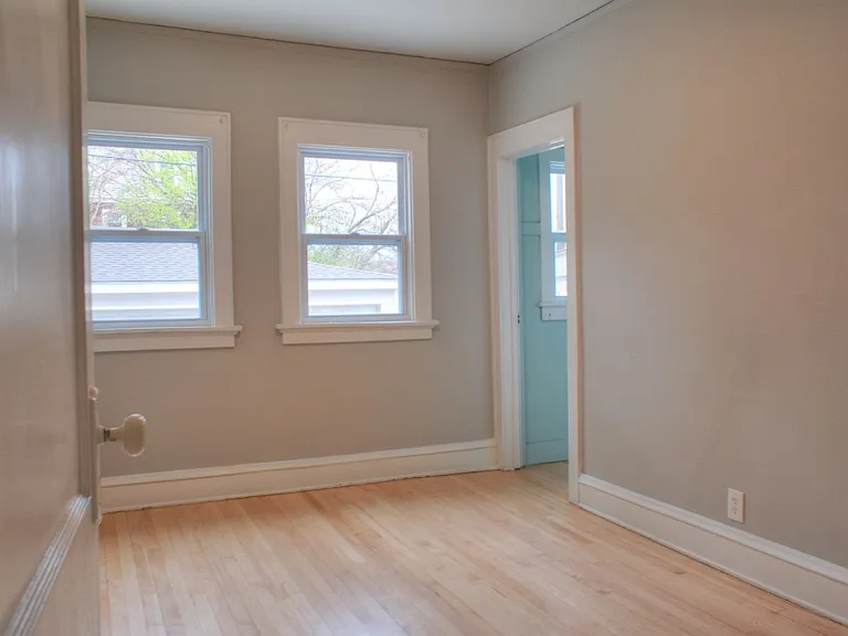 2865 N Frederick Ave — Photo 18