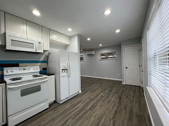 4th image of 10176 Dogwood Loop
