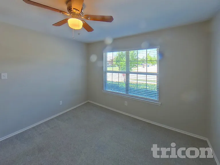 1062 Churchill Dr — Photo 16