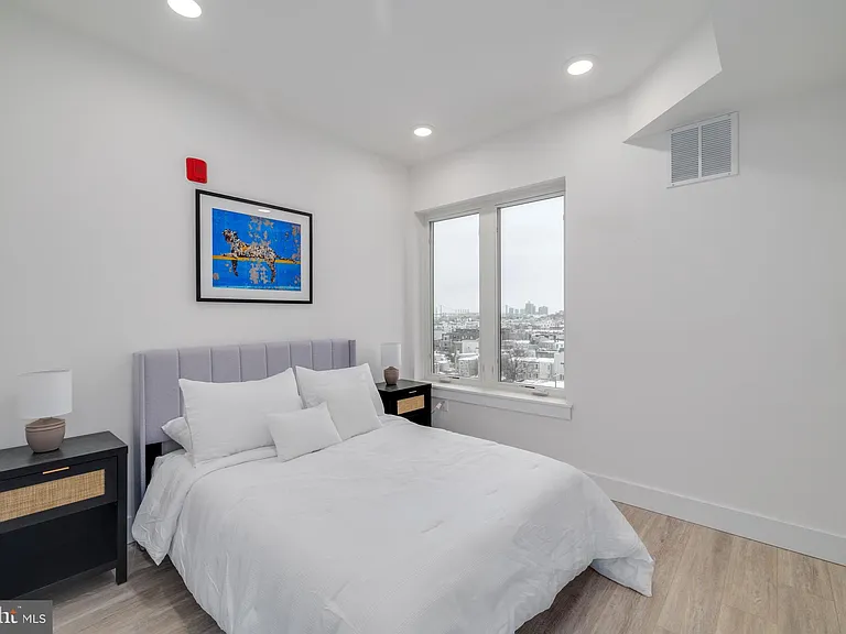 2400 E Huntingdon St #18-204 — Photo 5