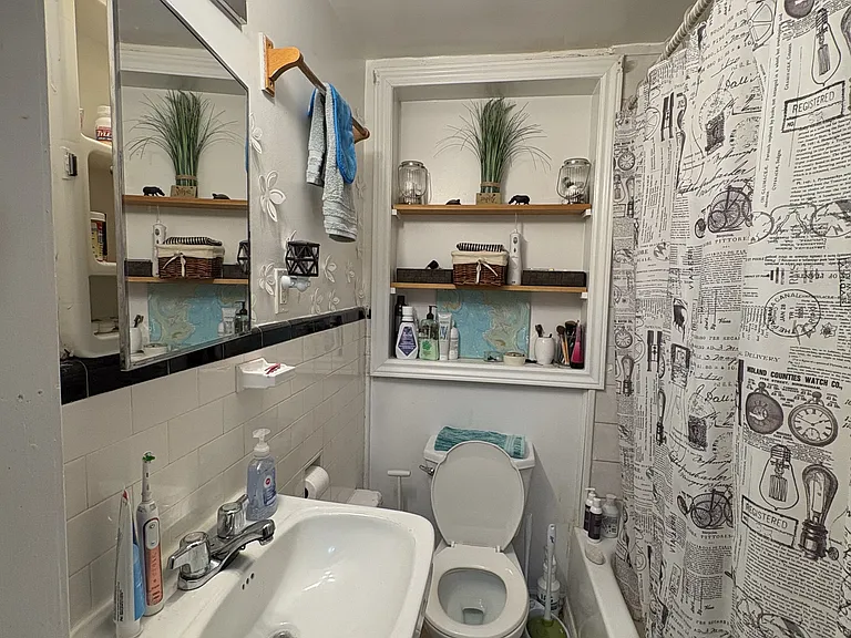 280 Armstrong St #6 — Photo 6
