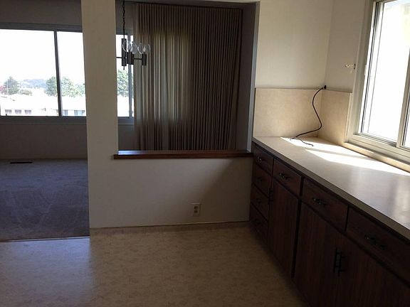4th image of 54 Brighton Ct