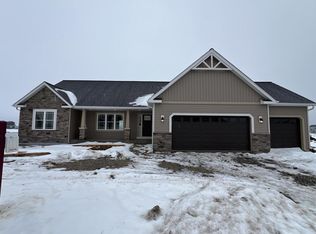 1553 Bluestem Trl, Oconomowoc, WI 53066