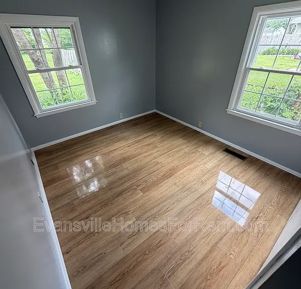 719 Lexington Rd — Photo 12