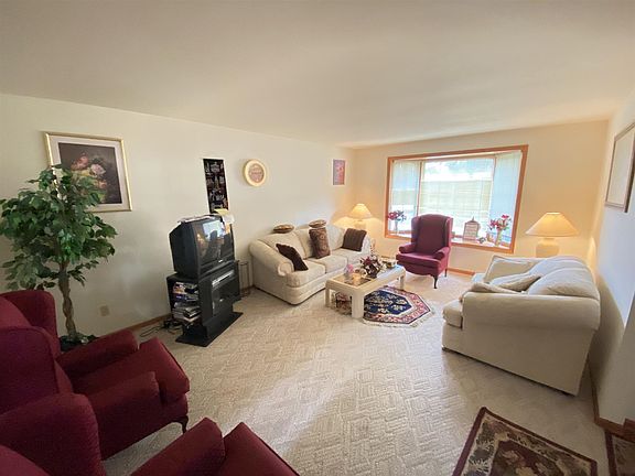 3rd image of 2251 W Halsey Ave