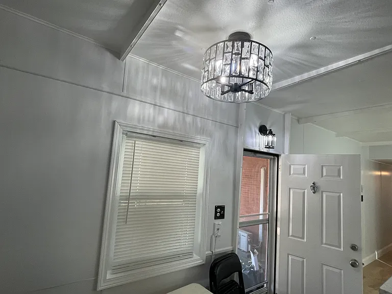 115 Thompson Dr — Photo 5